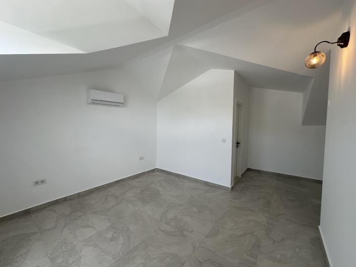 Image No.35-5 Bed Apartment for sale