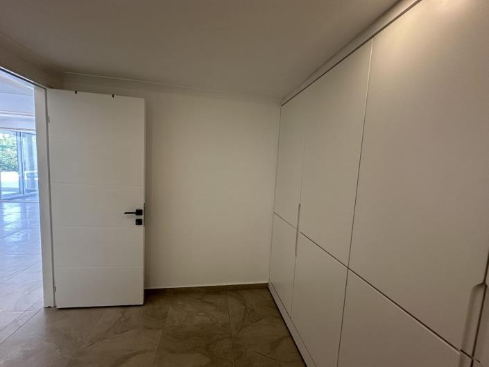 Image No.28-5 Bed Apartment for sale