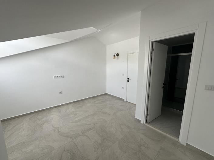 Image No.38-5 Bed Apartment for sale