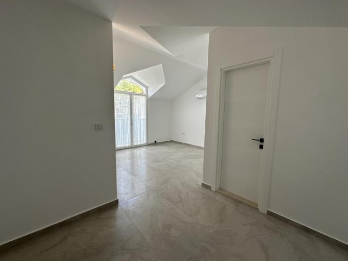 Image No.42-5 Bed Apartment for sale