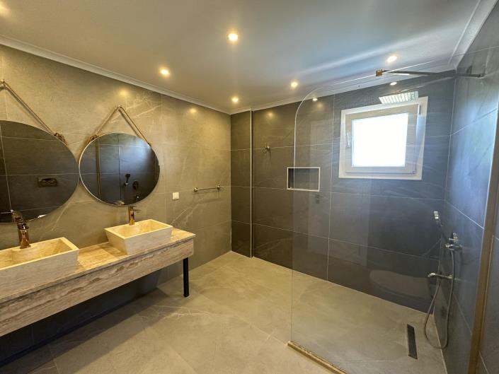 Image No.44-5 Bed Apartment for sale