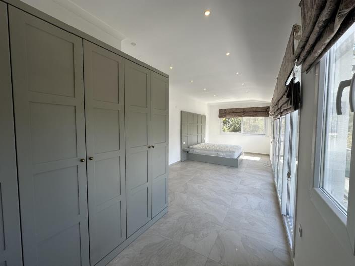 Image No.31-5 Bed Apartment for sale