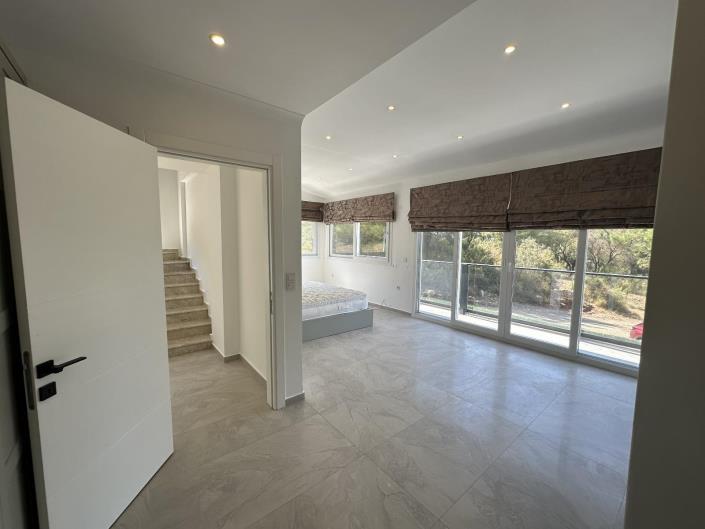 Image No.30-5 Bed Apartment for sale