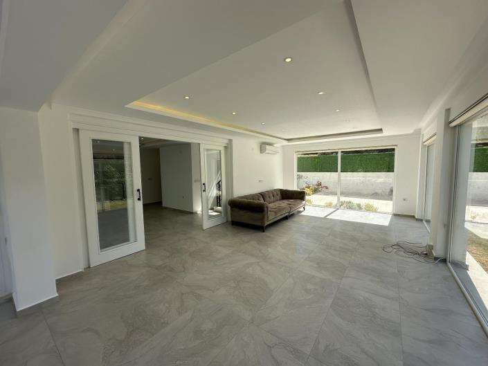 Image No.25-5 Bed Apartment for sale