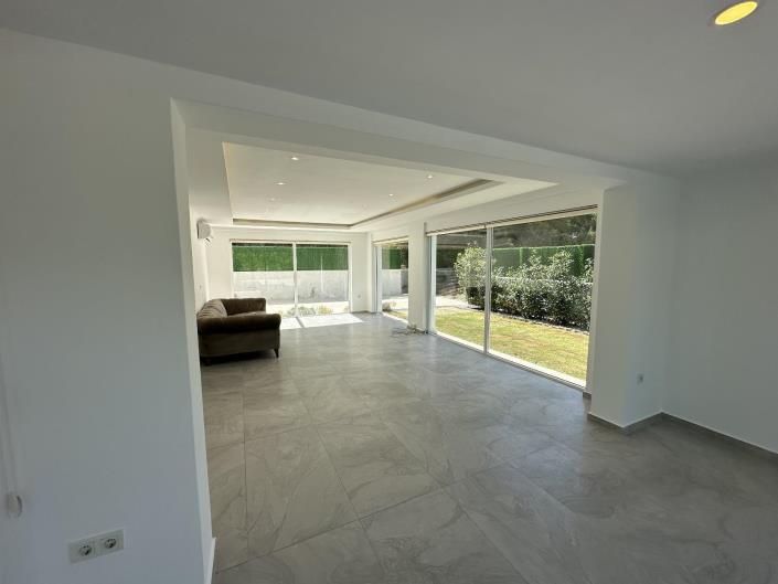 Image No.24-5 Bed Apartment for sale