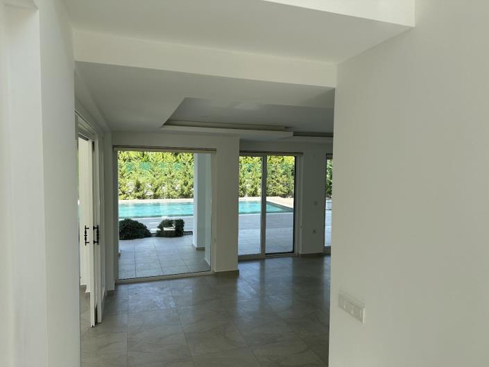 Image No.23-5 Bed Apartment for sale