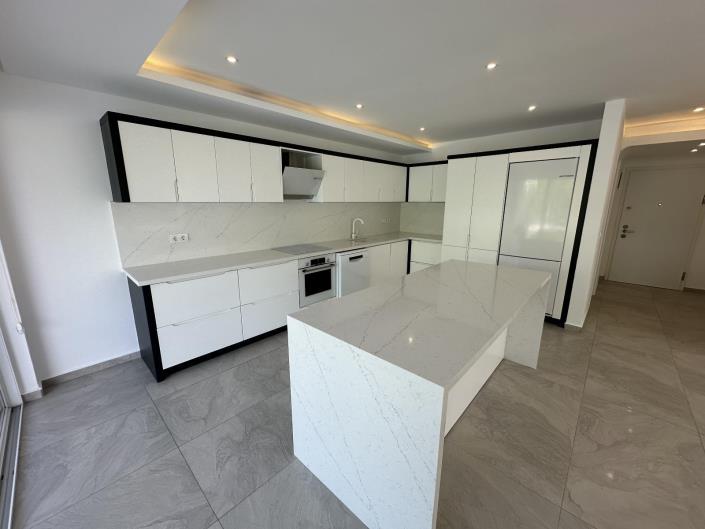 Image No.19-5 Bed Apartment for sale