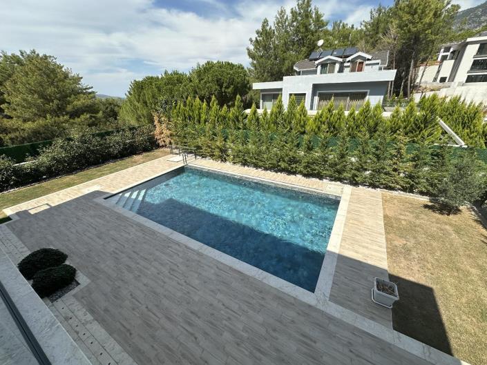 Image No.13-5 Bed Apartment for sale