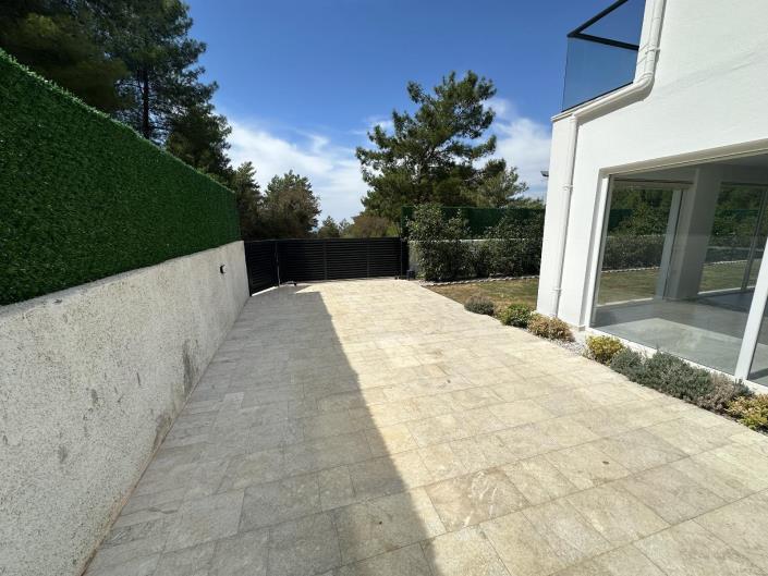 Image No.17-5 Bed Apartment for sale