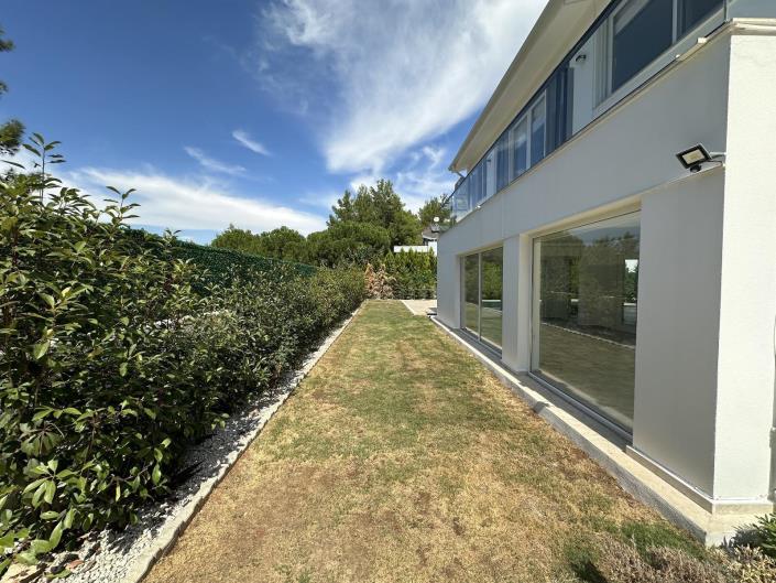 Image No.16-5 Bed Apartment for sale