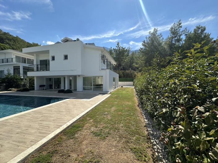 Image No.10-5 Bed Apartment for sale