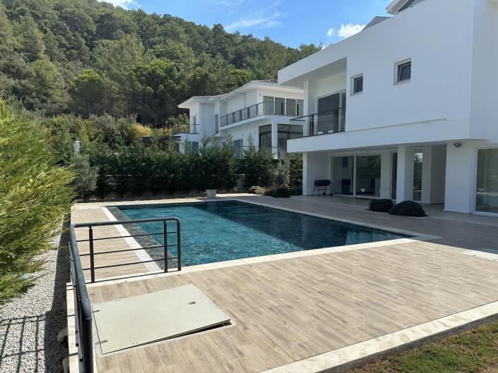 Image No.8-5 Bed Apartment for sale