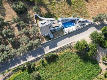 shaped-villa-47