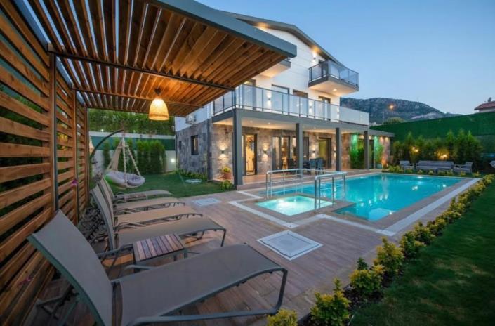 Image No.2-4 Bed Villa for sale