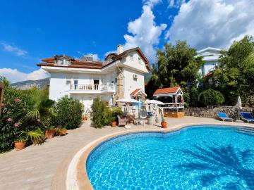 6-bedroom-villa-1