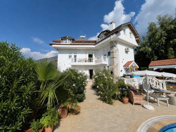 6-bedroom-villa-3
