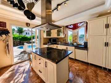 6-bedroom-villa-10