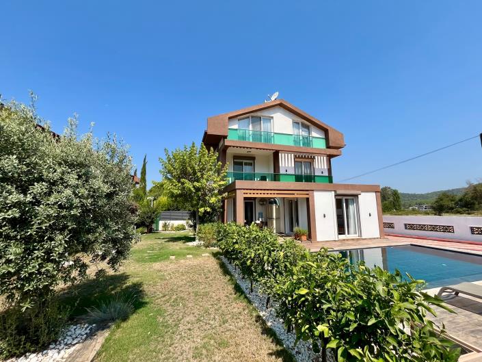 Image No.3-Villa de 4 chambres à vendre à Hisaronu