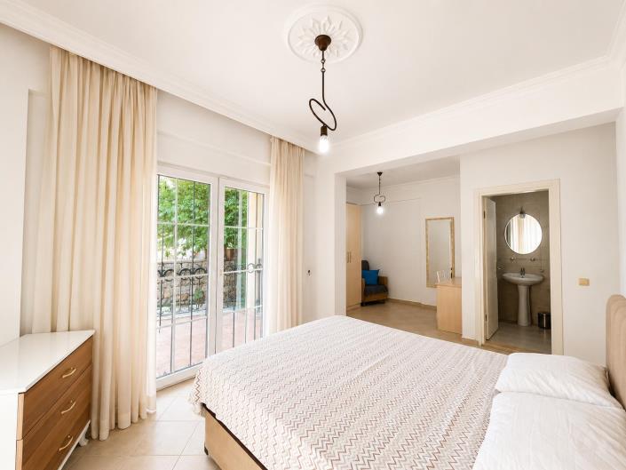 Image No.12-4 Bed Apartment for sale