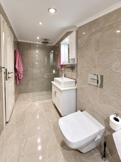 Image No.18-3 Bed Apartment for sale