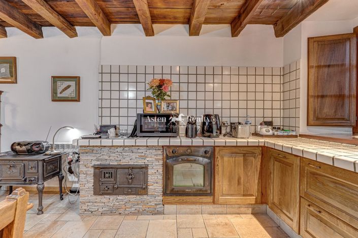 Image No.24-4 Bed House for sale