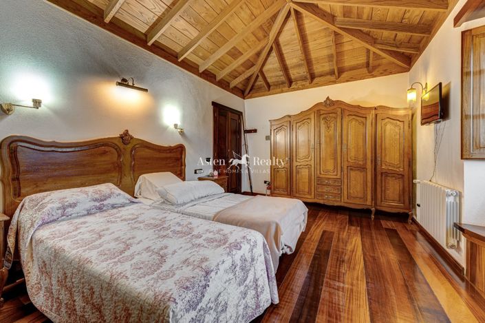 Image No.35-4 Bed House for sale