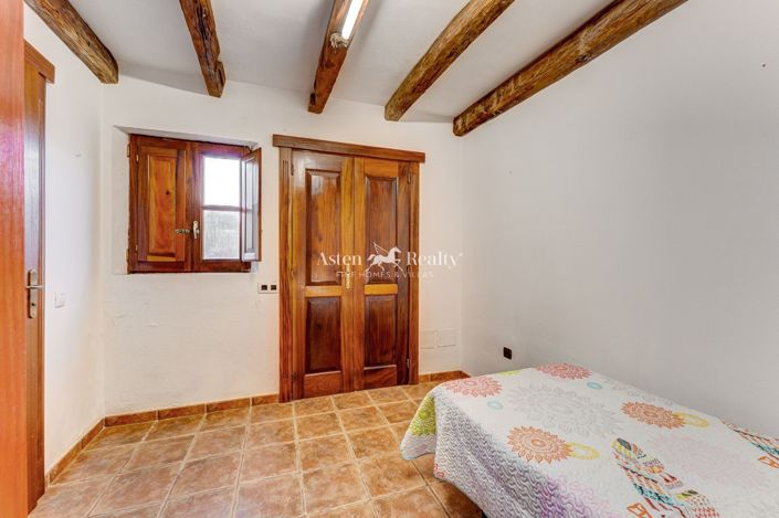 Image No.8-4 Bed House for sale