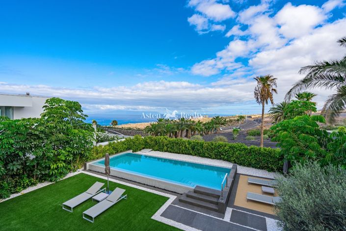 Image No.1-5 Bed Villa for sale