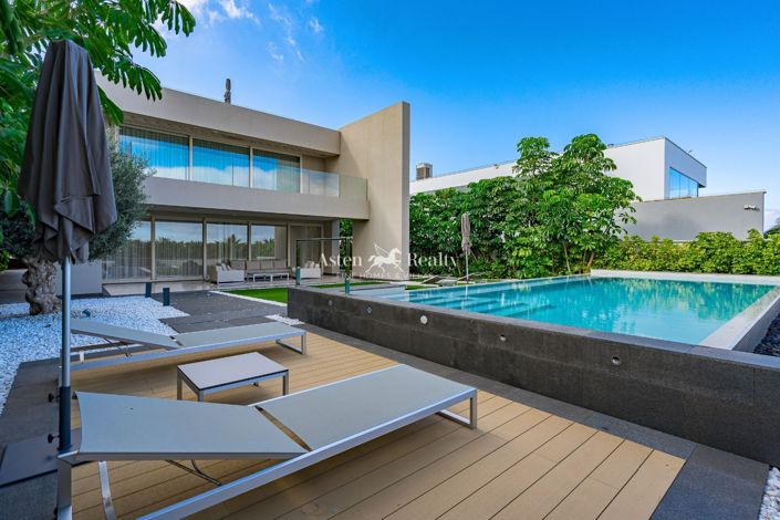 Image No.11-5 Bed Villa for sale