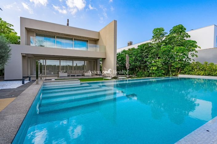 Image No.10-5 Bed Villa for sale