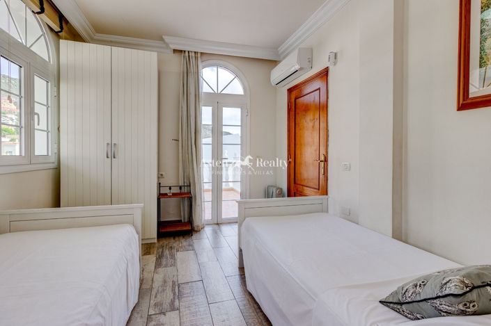 Image No.10-4 Bed Villa for sale