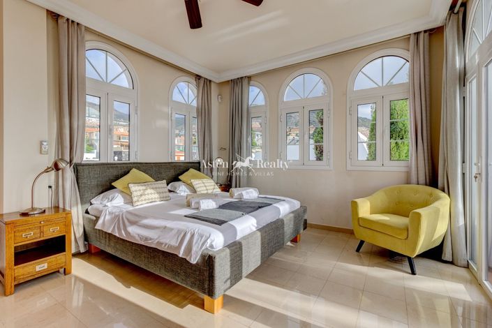 Image No.3-4 Bed Villa for sale