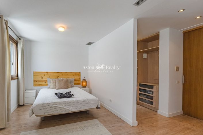 Image No.13-3 Bed House for sale