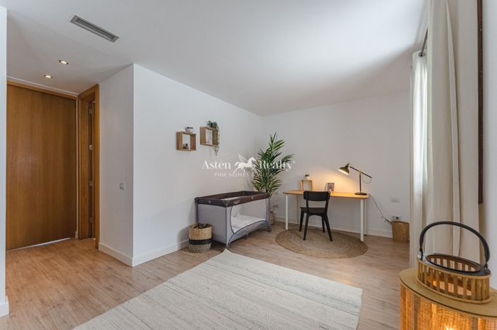 Image No.14-3 Bed House for sale