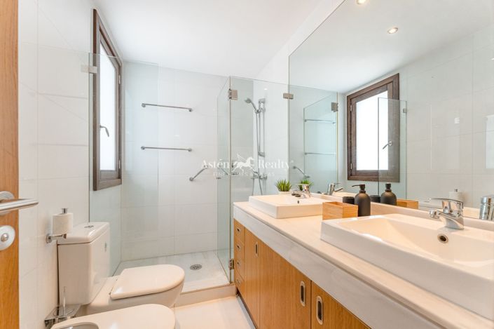 Image No.17-3 Bed House for sale