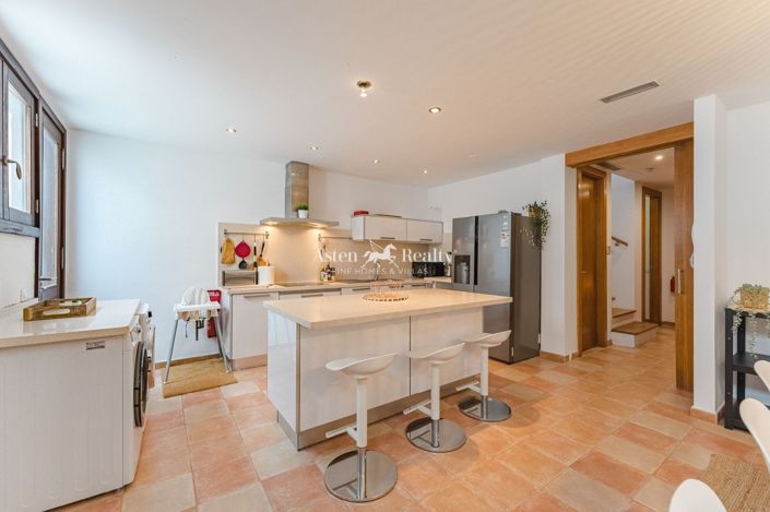 Image No.8-3 Bed House for sale