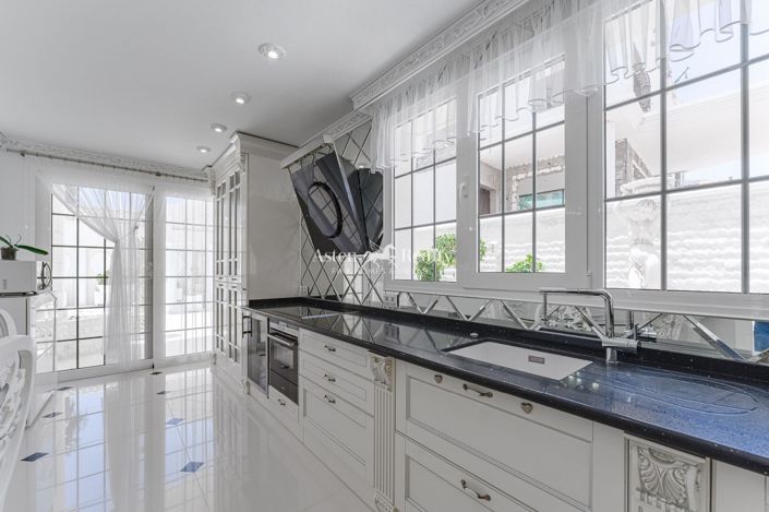 Image No.15-6 Bed Villa for sale