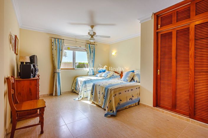 Image No.12-6 Bed Villa for sale