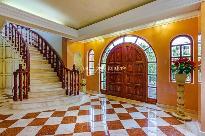Image No.3-6 Bed Villa for sale