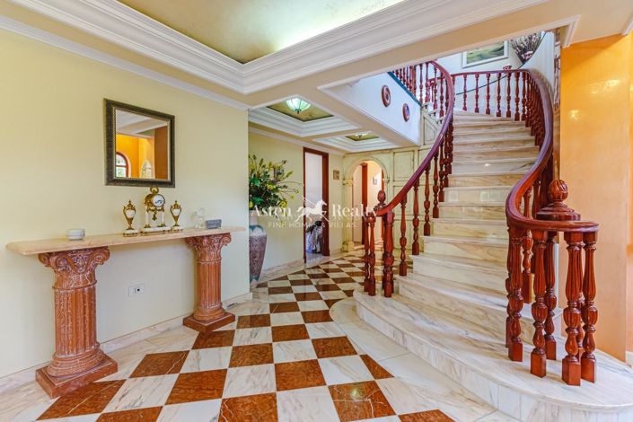 Image No.4-6 Bed Villa for sale