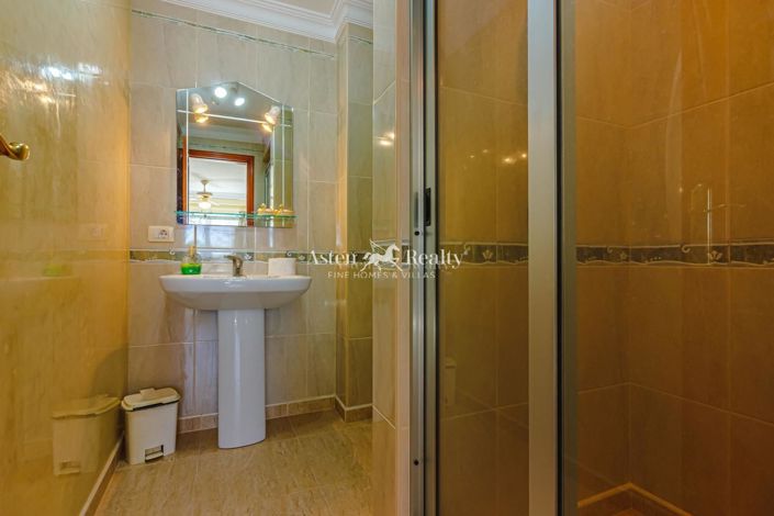 Image No.9-6 Bed Villa for sale