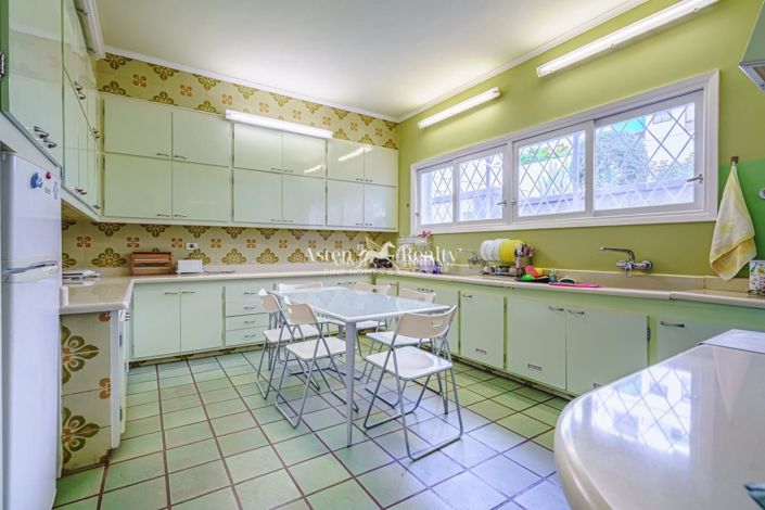 Image No.18-8 Bed Villa for sale