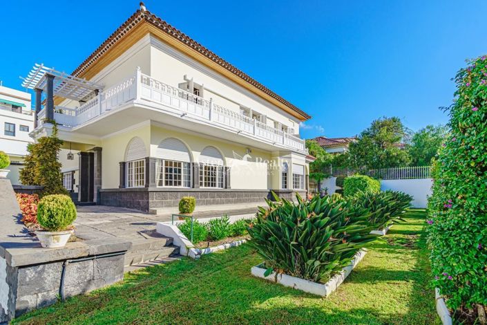 Image No.2-8 Bed Villa for sale