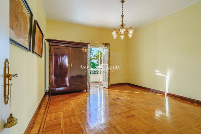 Image No.25-8 Bed Villa for sale