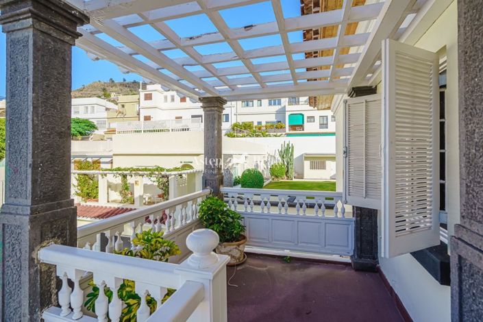 Image No.28-8 Bed Villa for sale