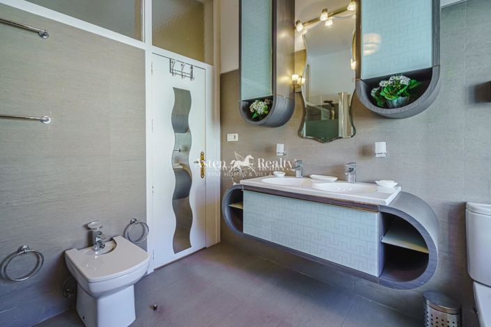 Image No.29-8 Bed Villa for sale