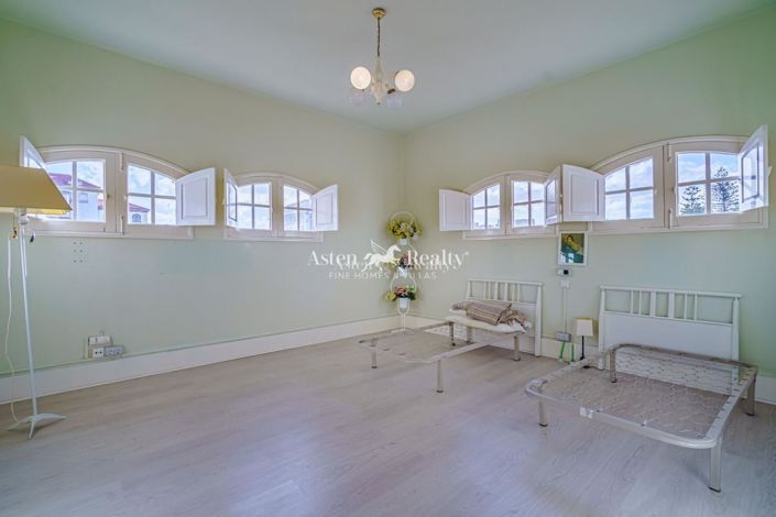 Image No.32-8 Bed Villa for sale