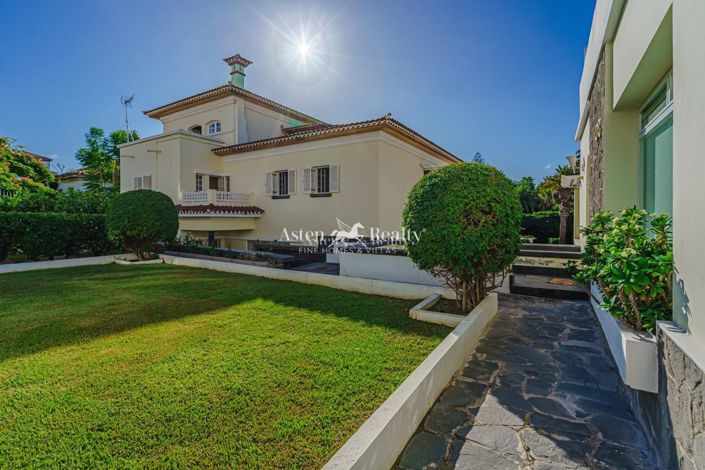 Image No.38-8 Bed Villa for sale