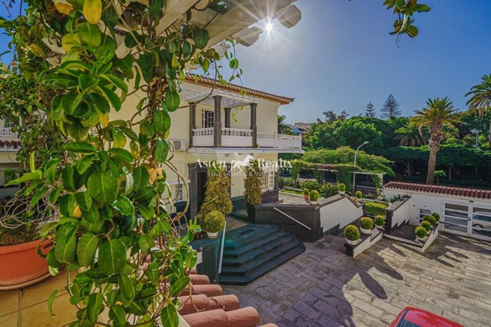 Image No.39-8 Bed Villa for sale