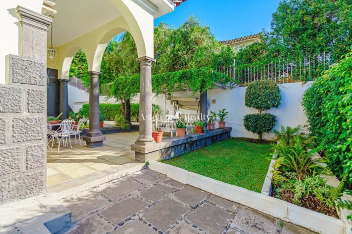 Image No.8-8 Bed Villa for sale